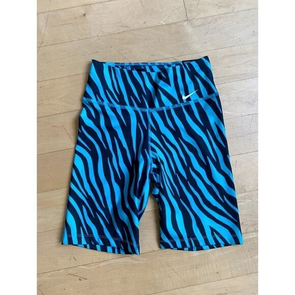 𝅺NIKE One Icon BNWT Womens Blue Zebra Bike Shorts Sz Xsmall Dri Fit - Picture 1 of 5